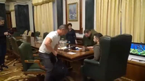Thumbnail for Sean Penn gives his Oscar to Zelenskyy...