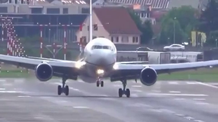 Thumbnail for 767 aircraft does a go around