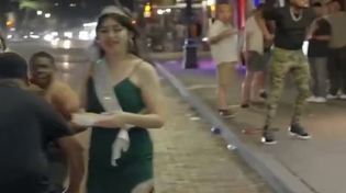 Thumbnail for Possibly the lamest street fight I've ever seen